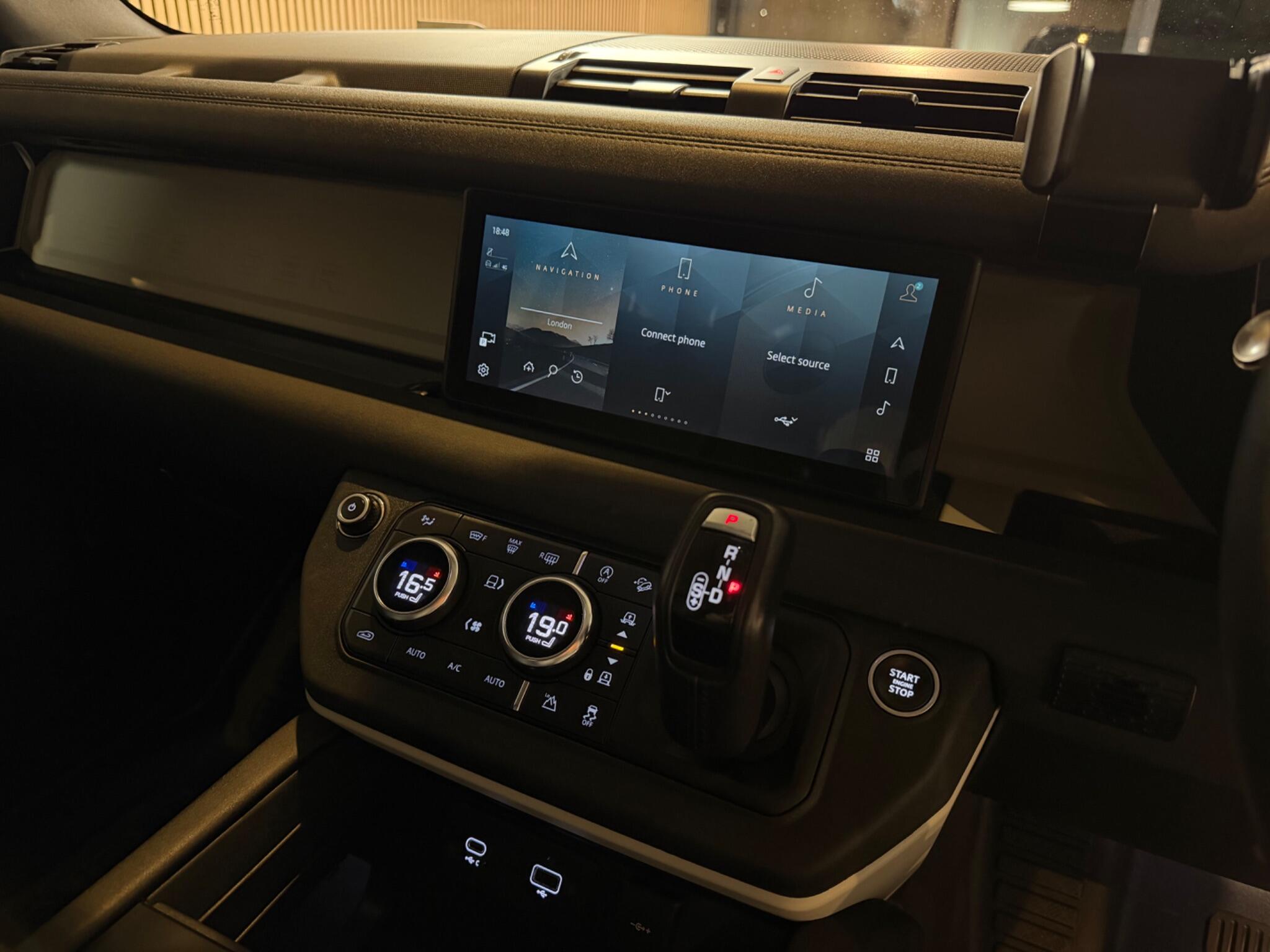 Land Rover Defender 110